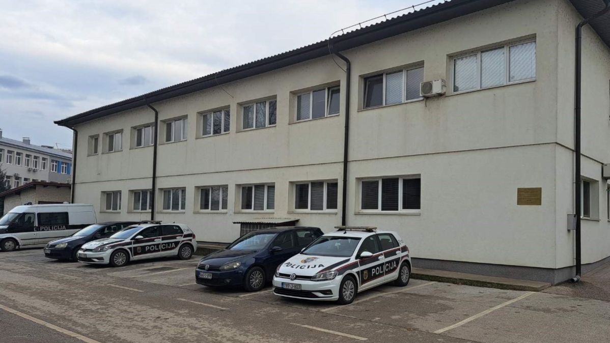 Pročitajte više o članku PROFESIONALNI CRNI DAN BH. POLICIJE: Kako je površnost i amaterizam SIPA-e i MUP-a KS omogućila osumnjičenom da presudi sam sebi?