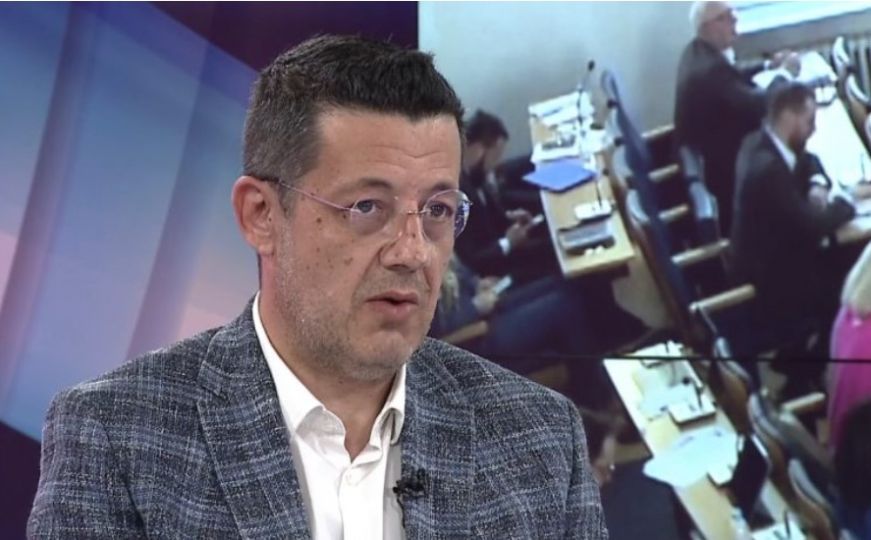 Pročitajte više o članku ORDEN ZA OSUMNJIČENIKA OD OPTUŽENIKA ZA GENOCID: Zašto je Aljoša Čampara idealan Bošnjak po mjeri ratnog ministra RS-a?
