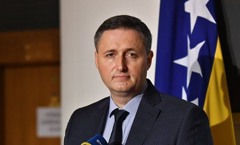 Pročitajte više o članku KOLUMNA | Bećirovićeva politika je građanima obećavala poštenje, a donijela opću korupciju, šutnju i isprazna obećanja!