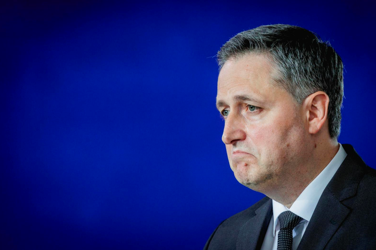 Pročitajte više o članku MASTER TIŠINE: Denis Bećirović i ugodni muk političkog parazita pred sunovratom države – prešutio je psovanje genocida, sve stranačko-koalicijske afere i kriminal!